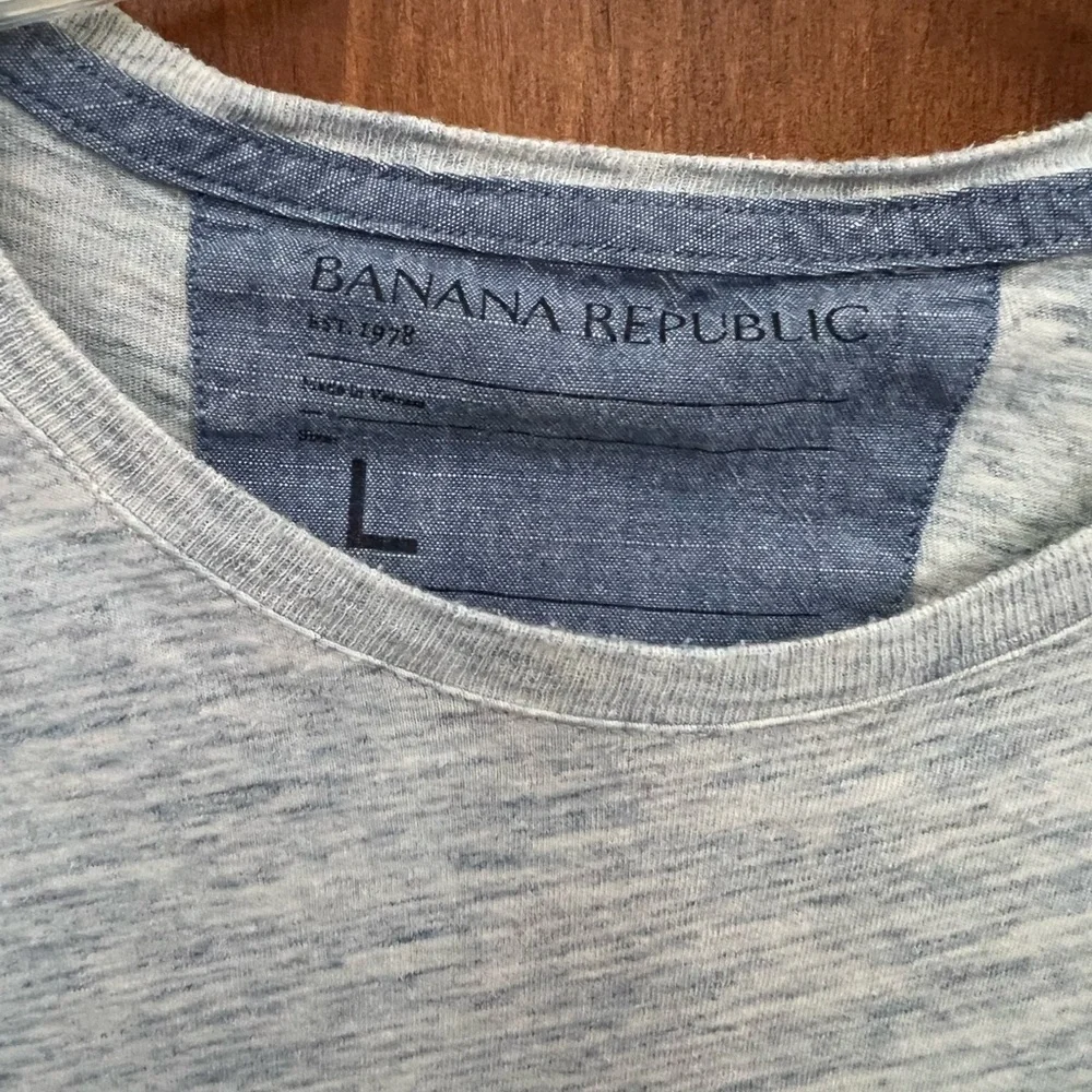 Banana Republic Light Gray/Blue Tee with Blue Pocket